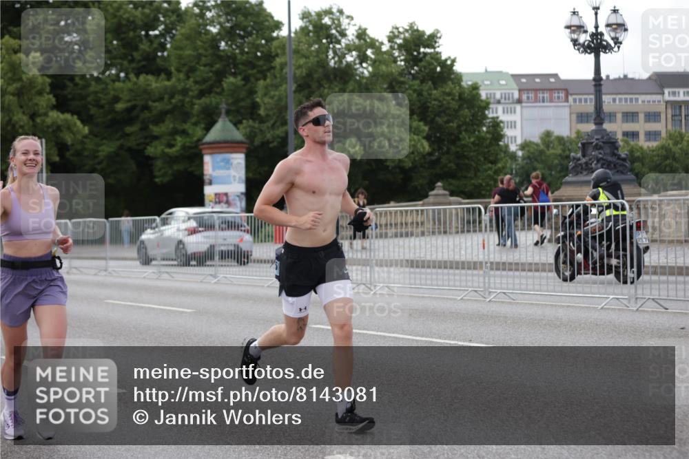 29.06.2025 - hella hamburg halbmarathon Jannik Wohlers http://msf.ph/oto/8143081 29.06.2025 10:08:03 Lombardsbrücke 1427, 2427, 5926, 6590, 7198, 7476, 9457, 9616, 9823, 10092, 10609, 10857, 11780, 13014, 14631, 14902, 14965, 15429, 16439 meine-sportfotos.de