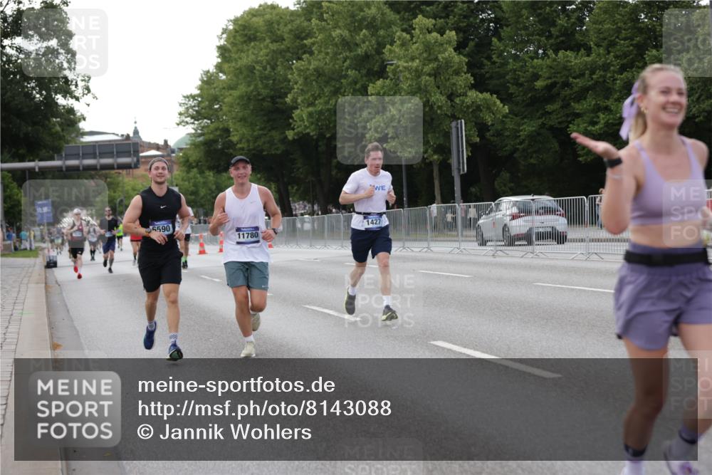 29.06.2025 - hella hamburg halbmarathon Jannik Wohlers http://msf.ph/oto/8143088 29.06.2025 10:08:03 Lombardsbrücke 1427, 2427, 5926, 6590, 7198, 7476, 9457, 9616, 9823, 10092, 10609, 10857, 11780, 13014, 14631, 14902, 14965, 15429, 16439 meine-sportfotos.de