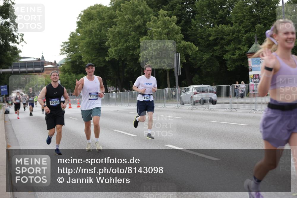 29.06.2025 - hella hamburg halbmarathon Jannik Wohlers http://msf.ph/oto/8143098 29.06.2025 10:08:04 Lombardsbrücke 1427, 2427, 5926, 6590, 7198, 7476, 9457, 9616, 9823, 9951, 9958, 10092, 10857, 11780, 14631, 14902, 14965, 15429, 16439 meine-sportfotos.de