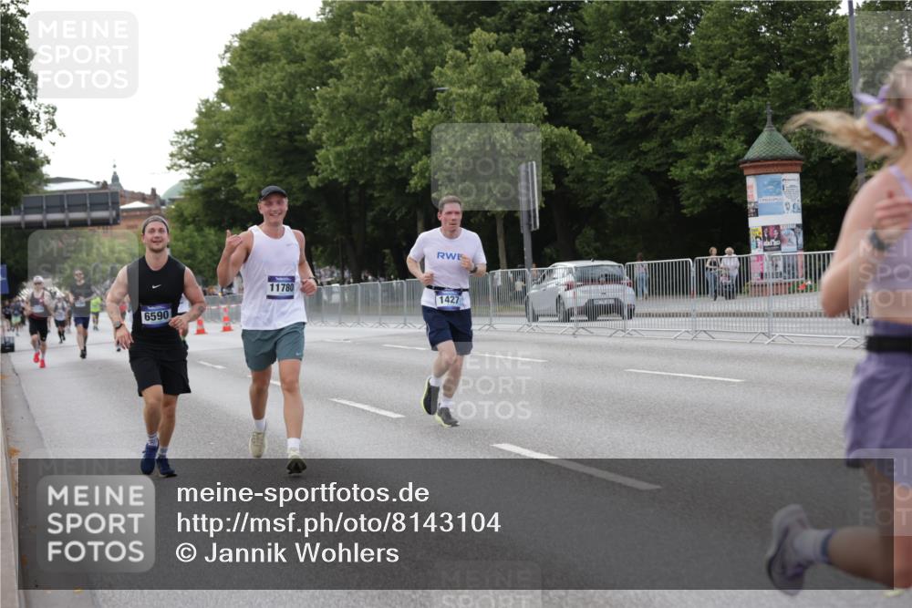 29.06.2025 - hella hamburg halbmarathon Jannik Wohlers http://msf.ph/oto/8143104 29.06.2025 10:08:04 Lombardsbrücke 1427, 2427, 5926, 6590, 7198, 7476, 9457, 9616, 9823, 9951, 9958, 10092, 10857, 11780, 14631, 14902, 14965, 15429, 16439 meine-sportfotos.de