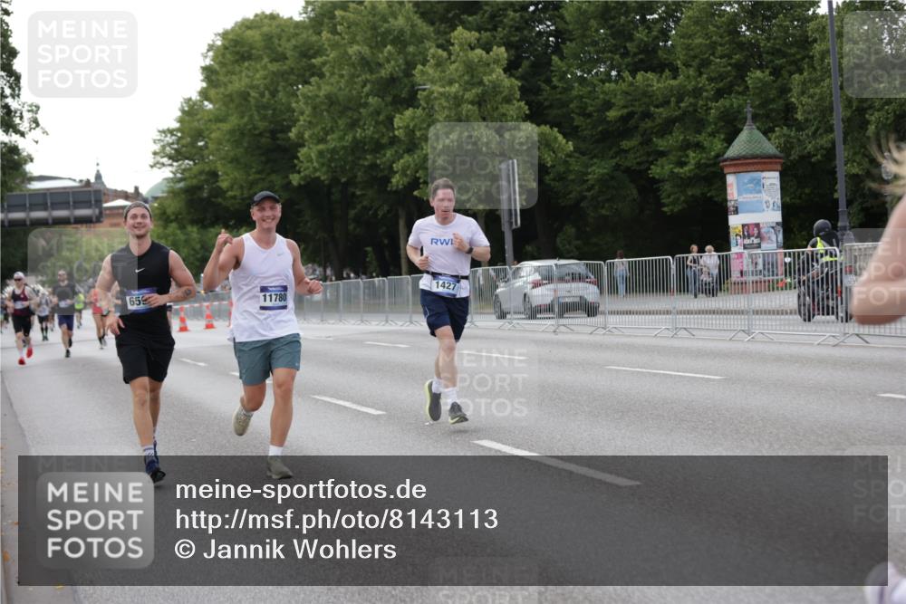 29.06.2025 - hella hamburg halbmarathon Jannik Wohlers http://msf.ph/oto/8143113 29.06.2025 10:08:04 Lombardsbrücke 1427, 2427, 5926, 6590, 7198, 7476, 9457, 9616, 9823, 9951, 9958, 10092, 10857, 11780, 14631, 14902, 14965, 15429, 16439 meine-sportfotos.de