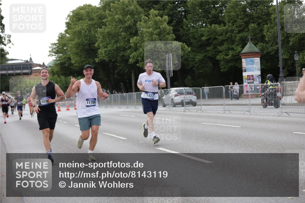 29.06.2025 - hella hamburg halbmarathon Jannik Wohlers http://msf.ph/oto/8143119 29.06.2025 10:08:04 Lombardsbrücke 1427, 2427, 5926, 6590, 7198, 7476, 9457, 9616, 9823, 9951, 9958, 10092, 10857, 11780, 14631, 14902, 14965, 15429, 16439 meine-sportfotos.de