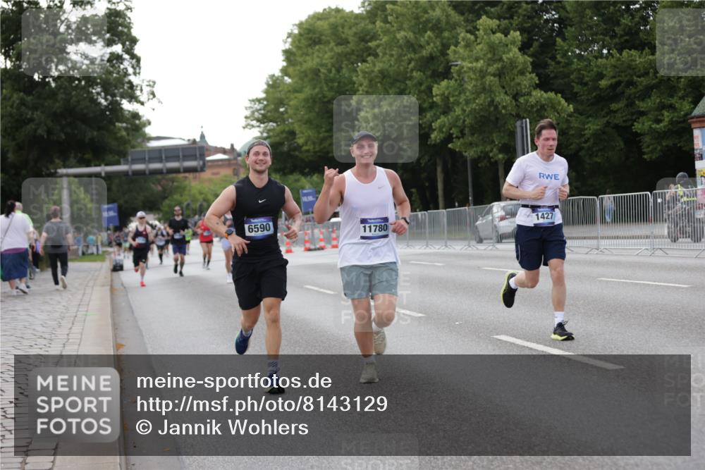 29.06.2025 - hella hamburg halbmarathon Jannik Wohlers http://msf.ph/oto/8143129 29.06.2025 10:08:04 Lombardsbrücke 1427, 2427, 5926, 6590, 7198, 7476, 9457, 9616, 9823, 9951, 9958, 10092, 10857, 11780, 14631, 14902, 14965, 15429, 16439 meine-sportfotos.de