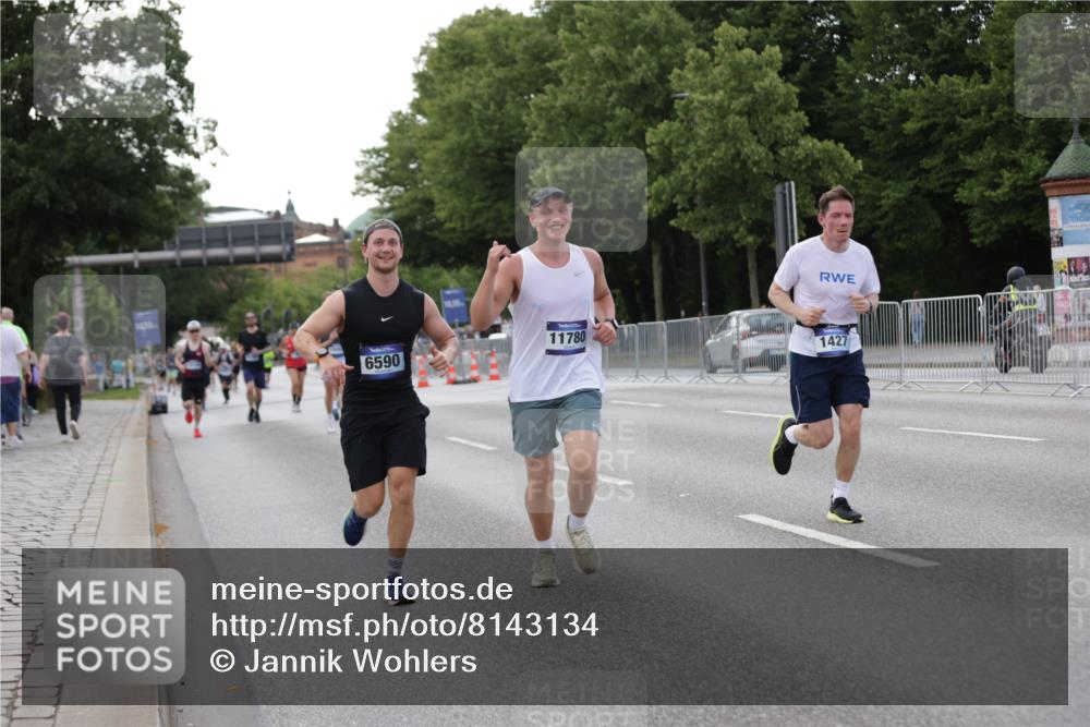 29.06.2025 - hella hamburg halbmarathon Jannik Wohlers http://msf.ph/oto/8143134 29.06.2025 10:08:04 Lombardsbrücke 1427, 2427, 5926, 6590, 7198, 7476, 9457, 9616, 9823, 9951, 9958, 10092, 10857, 11780, 14631, 14902, 14965, 15429, 16439 meine-sportfotos.de