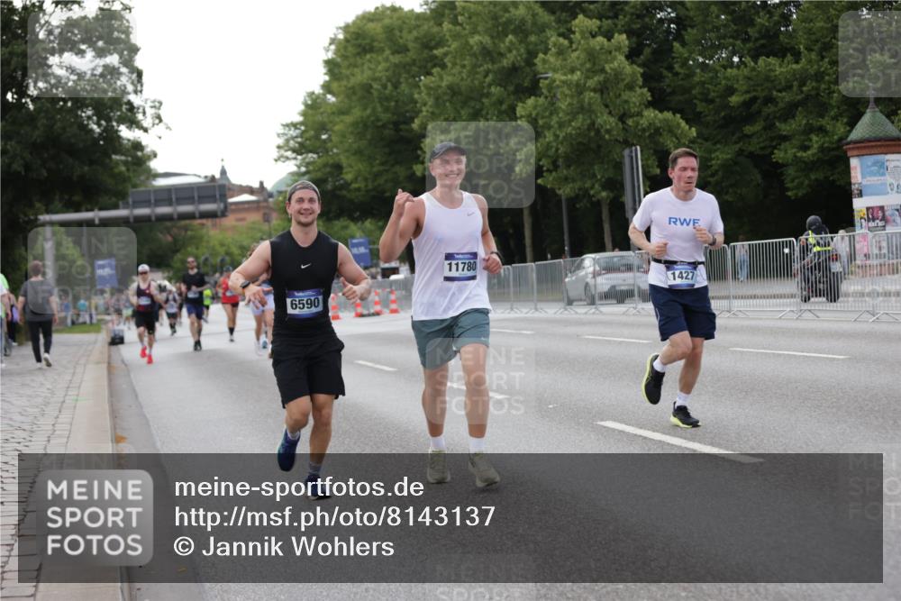 29.06.2025 - hella hamburg halbmarathon Jannik Wohlers http://msf.ph/oto/8143137 29.06.2025 10:08:04 Lombardsbrücke 1427, 2427, 5926, 6590, 7198, 7476, 9457, 9616, 9823, 9951, 9958, 10092, 10857, 11780, 14631, 14902, 14965, 15429, 16439 meine-sportfotos.de
