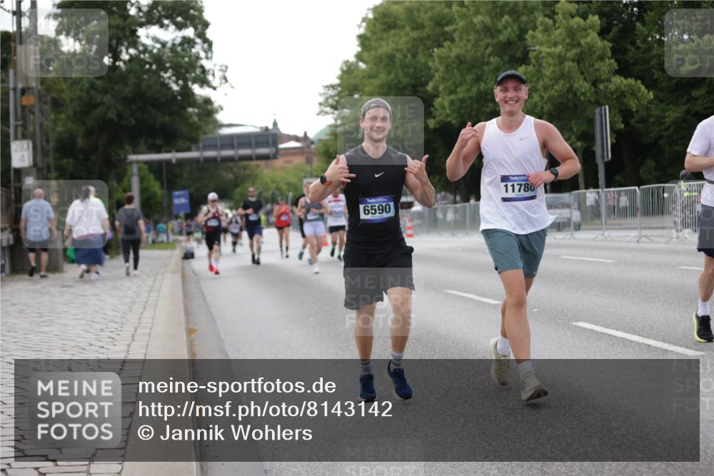 29.06.2025 - hella hamburg halbmarathon Jannik Wohlers http://msf.ph/oto/8143142 29.06.2025 10:08:05 Lombardsbrücke 1427, 6100, 6590, 7198, 7476, 9457, 9616, 9823, 9951, 9958, 10092, 11780, 11967, 12144, 14631, 14902, 14965, 15429, 16439 meine-sportfotos.de