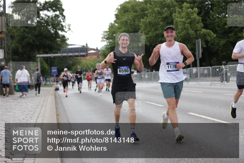29.06.2025 - hella hamburg halbmarathon Jannik Wohlers http://msf.ph/oto/8143148 29.06.2025 10:08:05 Lombardsbrücke 1427, 6100, 6590, 7198, 7476, 9457, 9616, 9823, 9951, 9958, 10092, 11780, 11967, 12144, 14631, 14902, 14965, 15429, 16439 meine-sportfotos.de