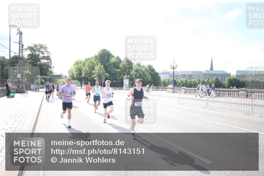 29.06.2025 - hella hamburg halbmarathon Jannik Wohlers http://msf.ph/oto/8143151 29.06.2025 09:48:01 Lombardsbrücke 1290, 1505, 1710, 2767, 4860, 5554, 5709, 6829, 7884, 8933, 9403, 10404, 10793, 10852, 11929, 12051, 12488, 12514, 12916, 13483, 13595, 13975, 14875, 15931, 15959, 16119, 17005, 17022, 17217, 17643, 17658, 18038, 18103, 18220, 18237, 18679, 18733, 18802, 19151 meine-sportfotos.de