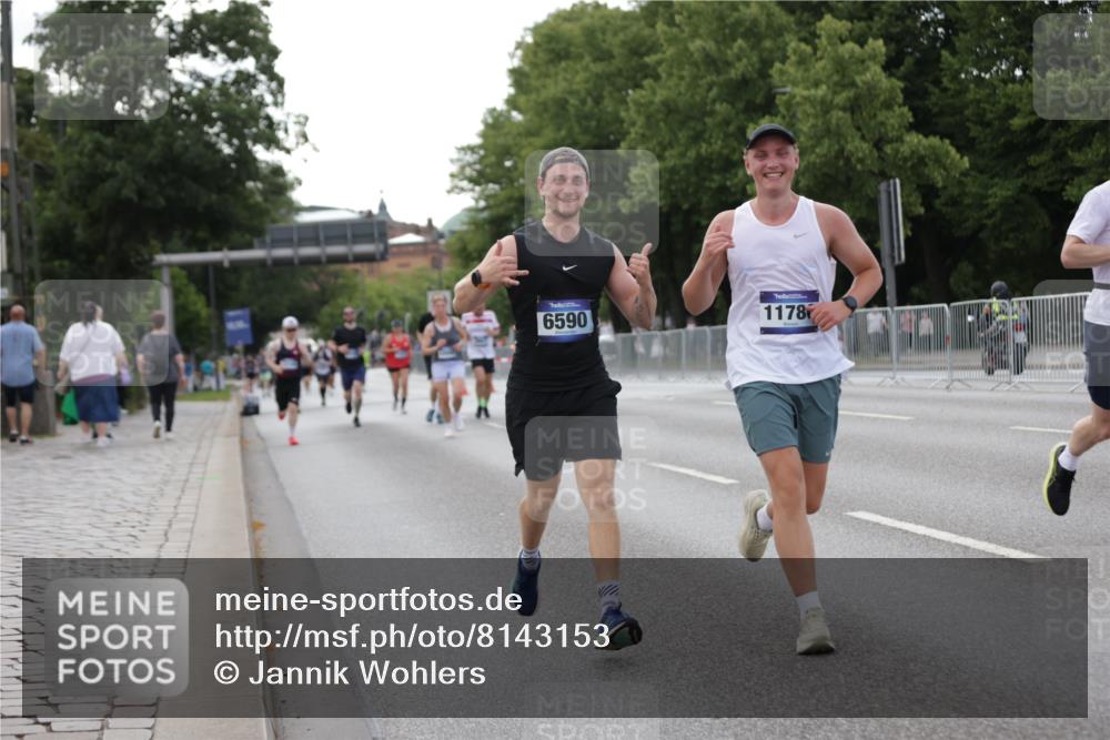 29.06.2025 - hella hamburg halbmarathon Jannik Wohlers http://msf.ph/oto/8143153 29.06.2025 10:08:05 Lombardsbrücke 1427, 6100, 6590, 7198, 7476, 9457, 9616, 9823, 9951, 9958, 10092, 11780, 11967, 12144, 14631, 14902, 14965, 15429, 16439 meine-sportfotos.de