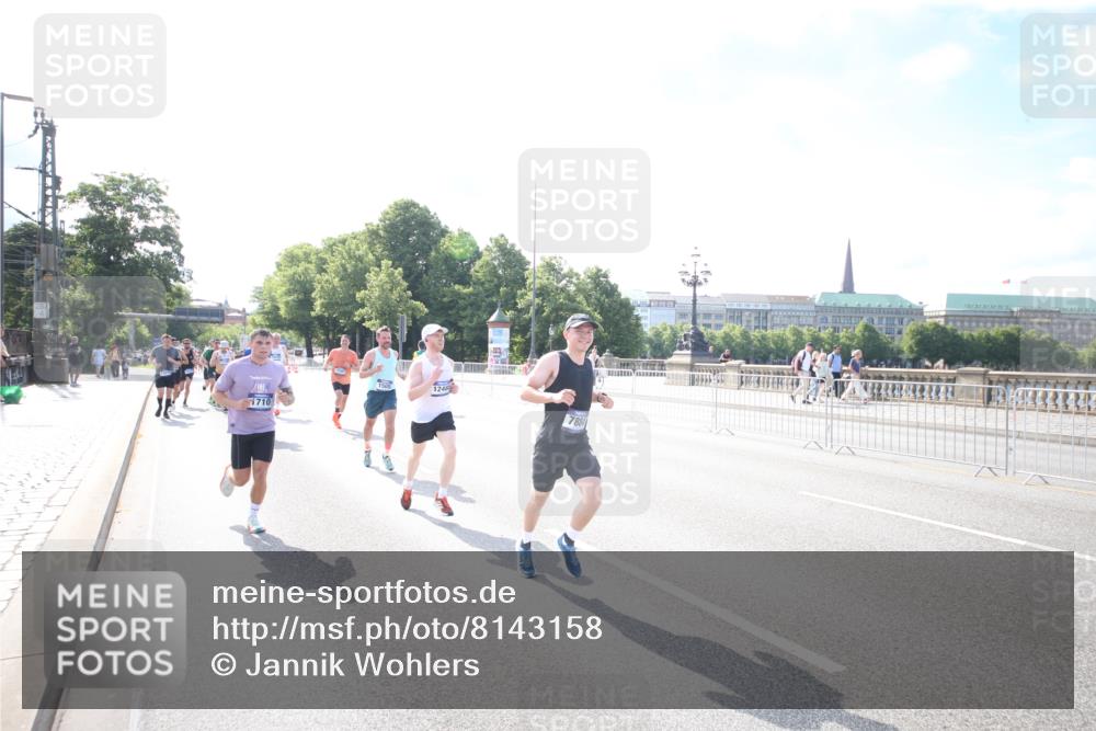 29.06.2025 - hella hamburg halbmarathon Jannik Wohlers http://msf.ph/oto/8143158 29.06.2025 09:48:01 Lombardsbrücke 1290, 1505, 1710, 2767, 4860, 5554, 5709, 6829, 7884, 8933, 9403, 10404, 10793, 10852, 11929, 12051, 12488, 12514, 12916, 13483, 13595, 13975, 14875, 15931, 15959, 16119, 17005, 17022, 17217, 17643, 17658, 18038, 18103, 18220, 18237, 18679, 18733, 18802, 19151 meine-sportfotos.de