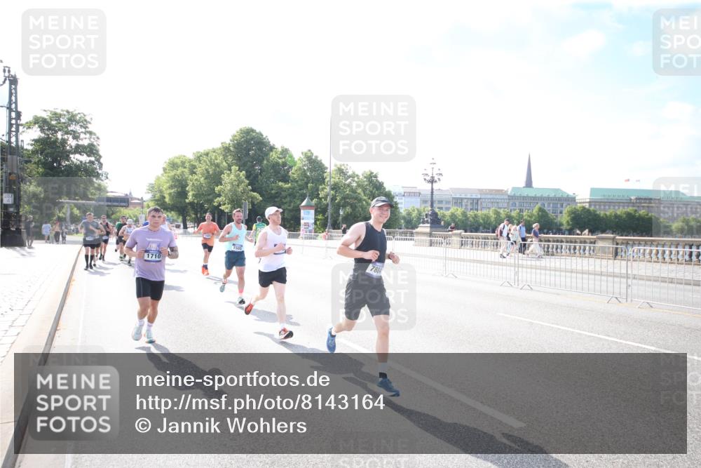 29.06.2025 - hella hamburg halbmarathon Jannik Wohlers http://msf.ph/oto/8143164 29.06.2025 09:48:01 Lombardsbrücke 1290, 1505, 1710, 2767, 4860, 5554, 5709, 6829, 7884, 8933, 9403, 10404, 10793, 10852, 11929, 12051, 12488, 12514, 12916, 13483, 13595, 13975, 14875, 15931, 15959, 16119, 17005, 17022, 17217, 17643, 17658, 18038, 18103, 18220, 18237, 18679, 18733, 18802, 19151 meine-sportfotos.de