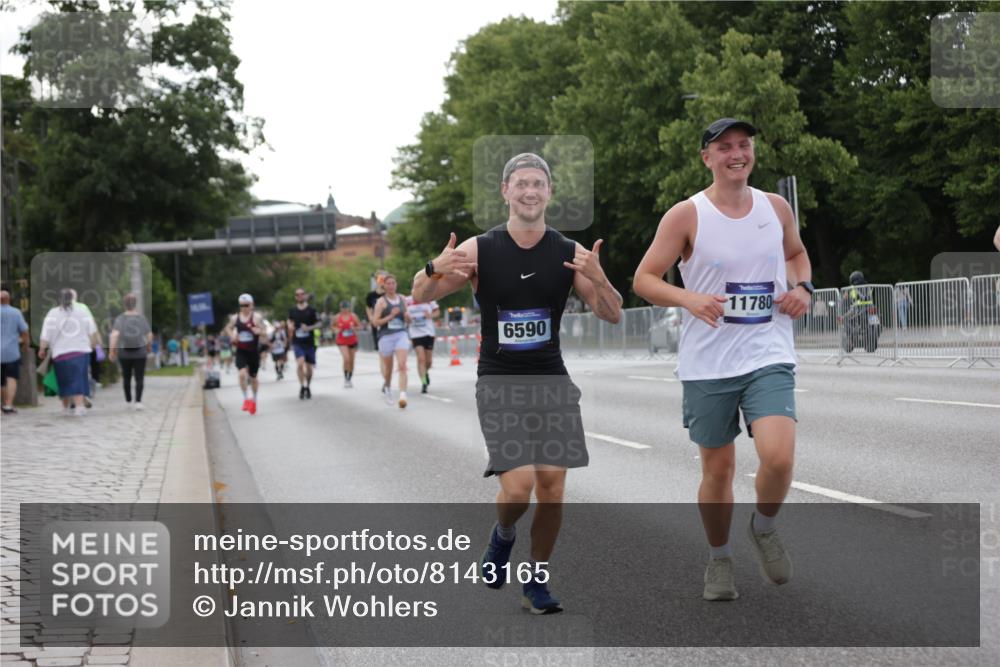 29.06.2025 - hella hamburg halbmarathon Jannik Wohlers http://msf.ph/oto/8143165 29.06.2025 10:08:05 Lombardsbrücke 1427, 6100, 6590, 7198, 7476, 9457, 9616, 9823, 9951, 9958, 10092, 11780, 11967, 12144, 14631, 14902, 14965, 15429, 16439 meine-sportfotos.de