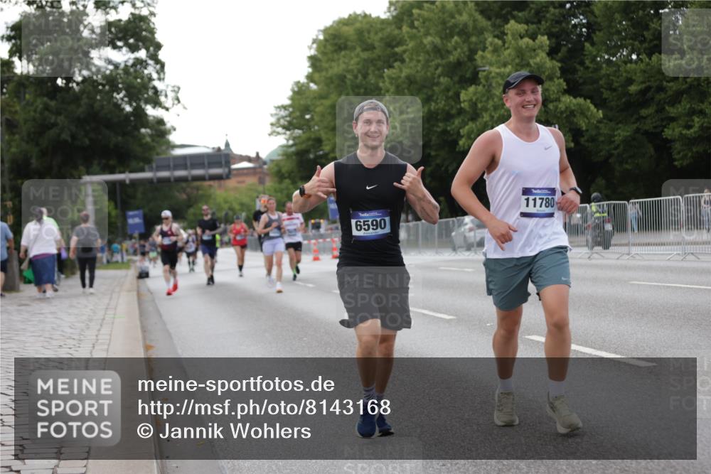 29.06.2025 - hella hamburg halbmarathon Jannik Wohlers http://msf.ph/oto/8143168 29.06.2025 10:08:05 Lombardsbrücke 1427, 6100, 6590, 7198, 7476, 9457, 9616, 9823, 9951, 9958, 10092, 11780, 11967, 12144, 14631, 14902, 14965, 15429, 16439 meine-sportfotos.de