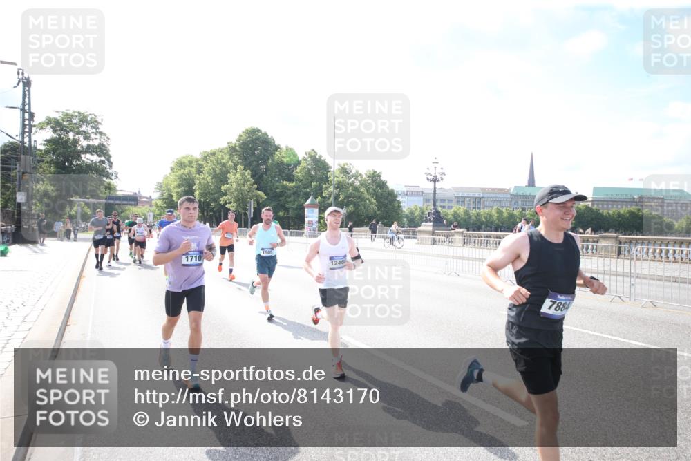 29.06.2025 - hella hamburg halbmarathon Jannik Wohlers http://msf.ph/oto/8143170 29.06.2025 09:48:02 Lombardsbrücke 1290, 1505, 1710, 2767, 4860, 5554, 5709, 7884, 8933, 9403, 10404, 10793, 10852, 11929, 12051, 12488, 12514, 12916, 13483, 13975, 14875, 15931, 15959, 16119, 17005, 17022, 17643, 17658, 18038, 18220, 18237, 18679, 18733, 18802, 19151 meine-sportfotos.de