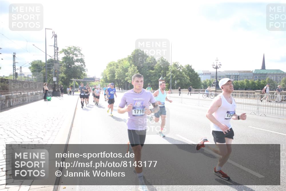 29.06.2025 - hella hamburg halbmarathon Jannik Wohlers http://msf.ph/oto/8143177 29.06.2025 09:48:02 Lombardsbrücke 1290, 1505, 1710, 2767, 4860, 5554, 5709, 7884, 8933, 9403, 10404, 10793, 10852, 11929, 12051, 12488, 12514, 12916, 13483, 13975, 14875, 15931, 15959, 16119, 17005, 17022, 17643, 17658, 18038, 18220, 18237, 18679, 18733, 18802, 19151 meine-sportfotos.de