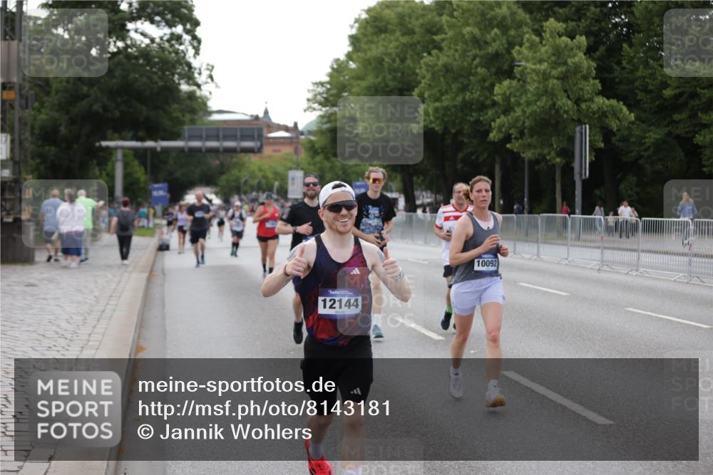 29.06.2025 - hella hamburg halbmarathon Jannik Wohlers http://msf.ph/oto/8143181 29.06.2025 10:08:11 Lombardsbrücke 1427, 6100, 6590, 7476, 9951, 9958, 10035, 10092, 11780, 11967, 12144, 14902, 14965, 15429, 16439 meine-sportfotos.de