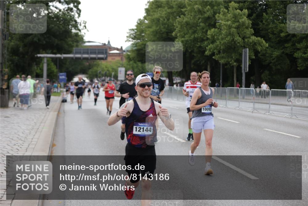 29.06.2025 - hella hamburg halbmarathon Jannik Wohlers http://msf.ph/oto/8143186 29.06.2025 10:08:11 Lombardsbrücke 1427, 6100, 6590, 7476, 9951, 9958, 10035, 10092, 11780, 11967, 12144, 14902, 14965, 15429, 16439 meine-sportfotos.de