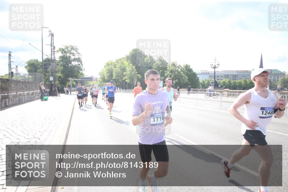 29.06.2025 - hella hamburg halbmarathon Jannik Wohlers http://msf.ph/oto/8143189 29.06.2025 09:48:02 Lombardsbrücke 1290, 1505, 1710, 2767, 4860, 5554, 5709, 7884, 8933, 9403, 10404, 10793, 10852, 11929, 12051, 12488, 12514, 12916, 13483, 13975, 14875, 15931, 15959, 16119, 17005, 17022, 17643, 17658, 18038, 18220, 18237, 18679, 18733, 18802, 19151 meine-sportfotos.de
