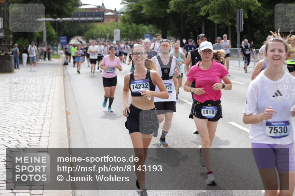 29.06.2025 - hella hamburg halbmarathon Jannik Wohlers http://msf.ph/oto/8143193 29.06.2025 10:45:05 Lombardsbrücke 1060, 1085, 1713, 2008, 2216, 2217, 2657, 2664, 2973, 3357, 3377, 3879, 4099, 4102, 4224, 4306, 4504, 4820, 5099, 5108, 5339, 5636, 5949, 6150, 6763, 6788, 6911, 6922, 7283, 7530, 7541, 7859, 8605, 8745, 9620, 10030, 10182, 10225, 10812, 11119, 11473, 11474, 11640, 11660, 11725, 11726, 12415, 12575, 12856, 12878, 13791, 13862, 14185, 14232, 14379, 14410, 14742, 15011, 15450, 15517, 15557, 15692, 16415, 18264, 19039 meine-sportfotos.de