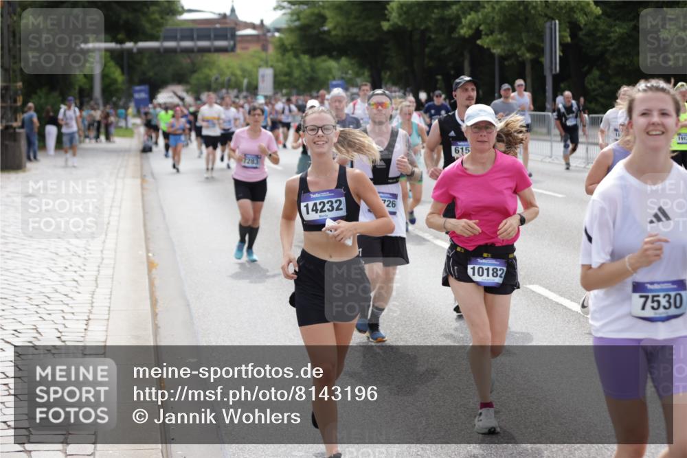 29.06.2025 - hella hamburg halbmarathon Jannik Wohlers http://msf.ph/oto/8143196 29.06.2025 10:45:05 Lombardsbrücke 1060, 1085, 1713, 2008, 2216, 2217, 2657, 2664, 2973, 3357, 3377, 3879, 4099, 4102, 4224, 4306, 4504, 4820, 5099, 5108, 5339, 5636, 5949, 6150, 6763, 6788, 6911, 6922, 7283, 7530, 7541, 7859, 8605, 8745, 9620, 10030, 10182, 10225, 10812, 11119, 11473, 11474, 11640, 11660, 11725, 11726, 12415, 12575, 12856, 12878, 13791, 13862, 14185, 14232, 14379, 14410, 14742, 15011, 15450, 15517, 15557, 15692, 16415, 18264, 19039 meine-sportfotos.de