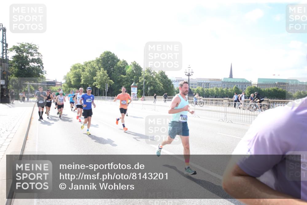 29.06.2025 - hella hamburg halbmarathon Jannik Wohlers http://msf.ph/oto/8143201 29.06.2025 09:48:03 Lombardsbrücke 1290, 1505, 1710, 2399, 2767, 3480, 5554, 5709, 7884, 8933, 9403, 10404, 10793, 10852, 11929, 12051, 12488, 12916, 13483, 13975, 14875, 15931, 15959, 16119, 17005, 17022, 17643, 17658, 18038, 18220, 18237, 18733, 18802, 19151 meine-sportfotos.de