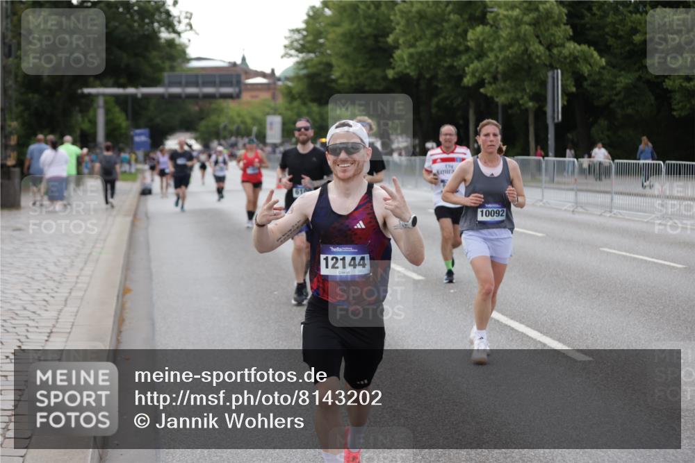 29.06.2025 - hella hamburg halbmarathon Jannik Wohlers http://msf.ph/oto/8143202 29.06.2025 10:08:11 Lombardsbrücke 1427, 6100, 6590, 7476, 9951, 9958, 10035, 10092, 11780, 11967, 12144, 14902, 14965, 15429, 16439 meine-sportfotos.de