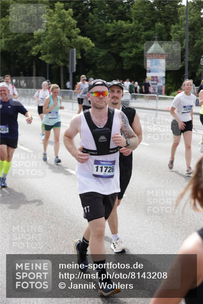 29.06.2025 - hella hamburg halbmarathon Jannik Wohlers http://msf.ph/oto/8143208 29.06.2025 10:45:07 Lombardsbrücke 1033, 1060, 1085, 1713, 2008, 2216, 2217, 2550, 2657, 2664, 2973, 3357, 3377, 4099, 4102, 4224, 4306, 5339, 5949, 6150, 6763, 6911, 6922, 7283, 7530, 7541, 7859, 8745, 9620, 10030, 10182, 10225, 10812, 11119, 11473, 11474, 11640, 11660, 11725, 11726, 12415, 12575, 12856, 12878, 13791, 13862, 14185, 14232, 14379, 14410, 14742, 15011, 15450, 15517, 15557, 15692, 16415, 18003, 18264, 19039 meine-sportfotos.de