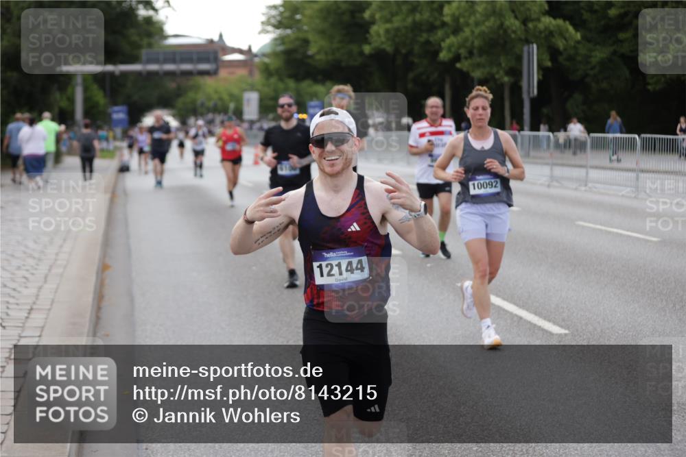29.06.2025 - hella hamburg halbmarathon Jannik Wohlers http://msf.ph/oto/8143215 29.06.2025 10:08:11 Lombardsbrücke 1427, 6100, 6590, 7476, 9951, 9958, 10035, 10092, 11780, 11967, 12144, 14902, 14965, 15429, 16439 meine-sportfotos.de