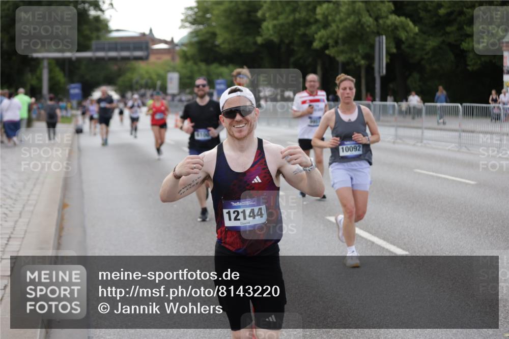 29.06.2025 - hella hamburg halbmarathon Jannik Wohlers http://msf.ph/oto/8143220 29.06.2025 10:08:11 Lombardsbrücke 1427, 6100, 6590, 7476, 9951, 9958, 10035, 10092, 11780, 11967, 12144, 14902, 14965, 15429, 16439 meine-sportfotos.de