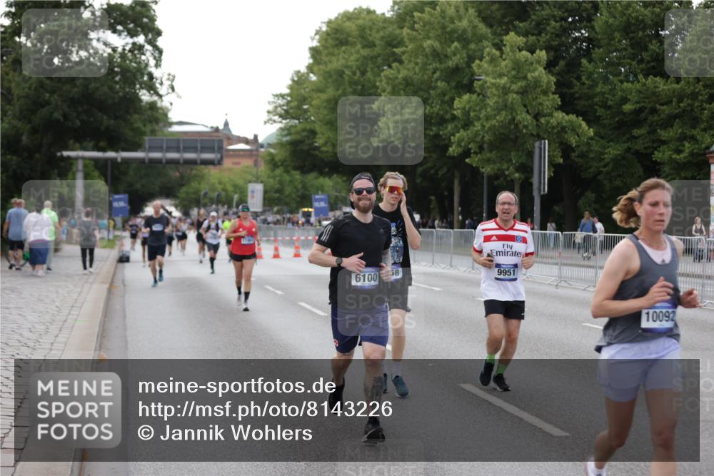 29.06.2025 - hella hamburg halbmarathon Jannik Wohlers http://msf.ph/oto/8143226 29.06.2025 10:08:12 Lombardsbrücke 1427, 6100, 6590, 9951, 9958, 10035, 10092, 11780, 11967, 12144, 14902, 14965, 15429, 16439 meine-sportfotos.de