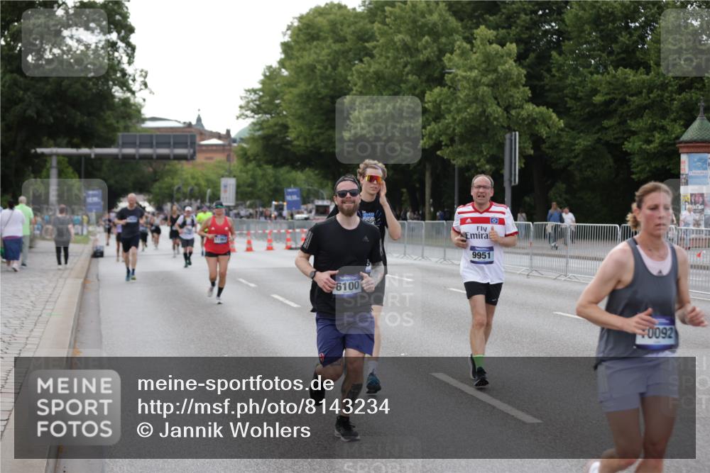 29.06.2025 - hella hamburg halbmarathon Jannik Wohlers http://msf.ph/oto/8143234 29.06.2025 10:08:12 Lombardsbrücke 1427, 6100, 6590, 9951, 9958, 10035, 10092, 11780, 11967, 12144, 14902, 14965, 15429, 16439 meine-sportfotos.de