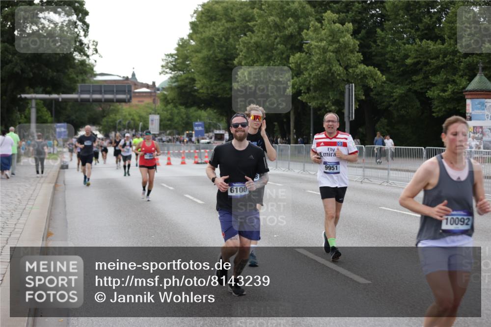 29.06.2025 - hella hamburg halbmarathon Jannik Wohlers http://msf.ph/oto/8143239 29.06.2025 10:08:12 Lombardsbrücke 1427, 6100, 6590, 9951, 9958, 10035, 10092, 11780, 11967, 12144, 14902, 14965, 15429, 16439 meine-sportfotos.de