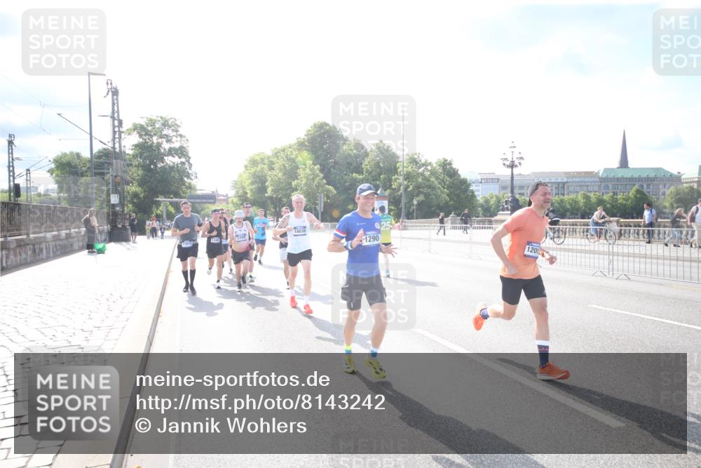 29.06.2025 - hella hamburg halbmarathon Jannik Wohlers http://msf.ph/oto/8143242 29.06.2025 09:48:04 Lombardsbrücke 1290, 1505, 1710, 2399, 2767, 3480, 5554, 5709, 7884, 8933, 9403, 10404, 10793, 10852, 11929, 12051, 12488, 12916, 13483, 13975, 14875, 15931, 15959, 17005, 17022, 17643, 17658, 18038, 18220, 18237, 18733, 18802, 19151 meine-sportfotos.de