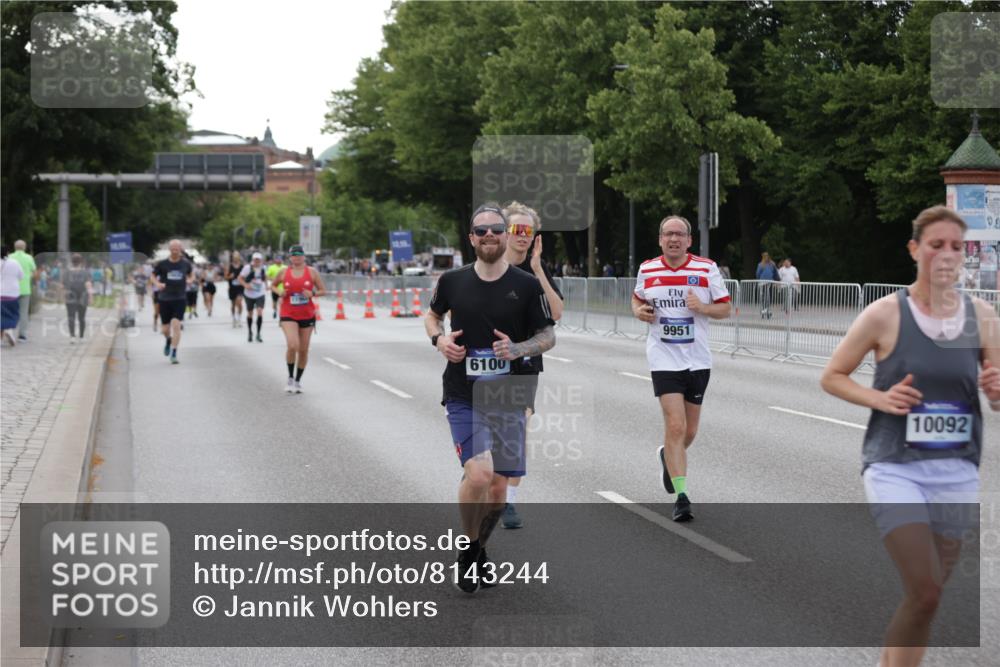 29.06.2025 - hella hamburg halbmarathon Jannik Wohlers http://msf.ph/oto/8143244 29.06.2025 10:08:12 Lombardsbrücke 1427, 6100, 6590, 9951, 9958, 10035, 10092, 11780, 11967, 12144, 14902, 14965, 15429, 16439 meine-sportfotos.de
