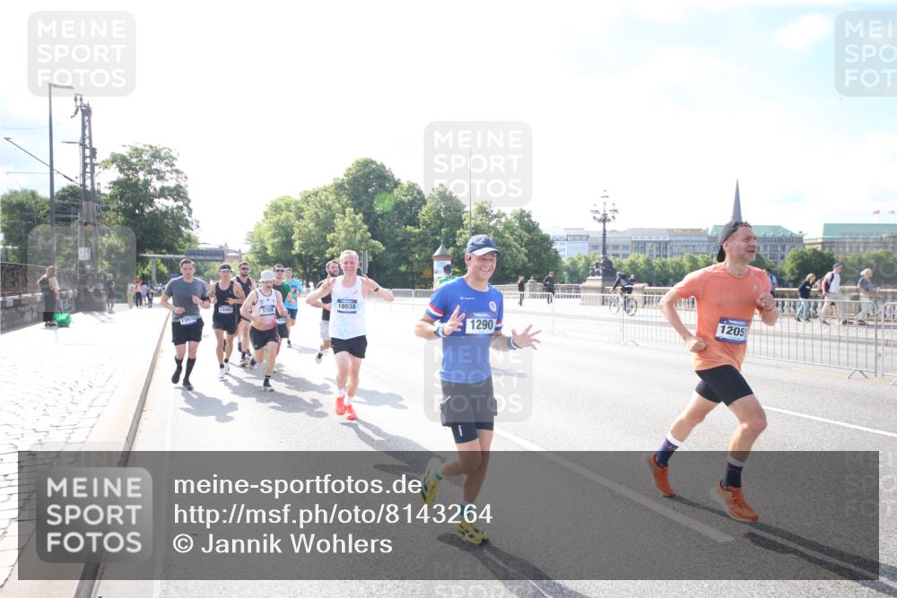 29.06.2025 - hella hamburg halbmarathon Jannik Wohlers http://msf.ph/oto/8143264 29.06.2025 09:48:04 Lombardsbrücke 1290, 1505, 1710, 2399, 2767, 3480, 5554, 5709, 7884, 8933, 9403, 10404, 10793, 10852, 11929, 12051, 12488, 12916, 13483, 13975, 14875, 15931, 15959, 17005, 17022, 17643, 17658, 18038, 18220, 18237, 18733, 18802, 19151 meine-sportfotos.de