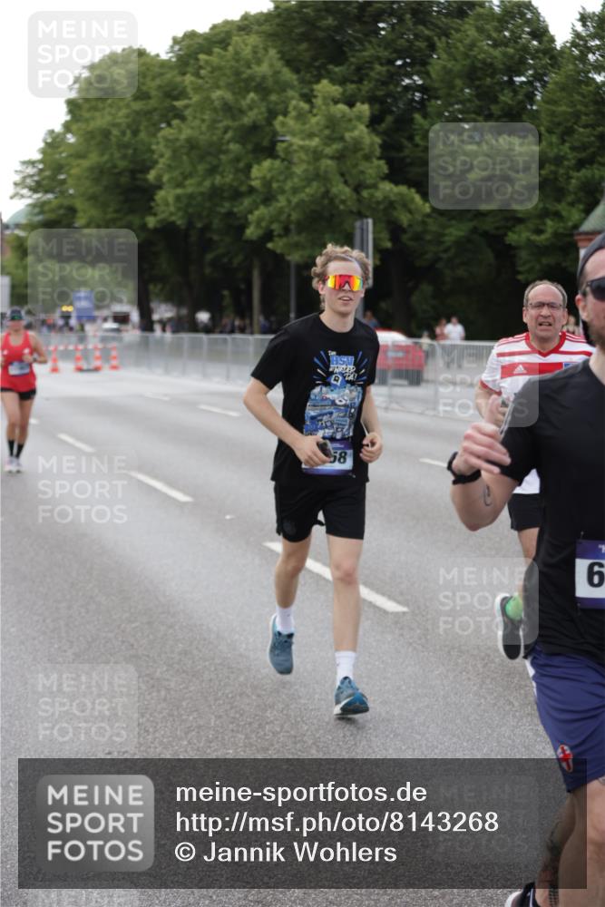 29.06.2025 - hella hamburg halbmarathon Jannik Wohlers http://msf.ph/oto/8143268 29.06.2025 10:08:14 Lombardsbrücke 1427, 3762, 6100, 6590, 9951, 9958, 10035, 10092, 11780, 11967, 12144, 14902, 14965, 16439 meine-sportfotos.de