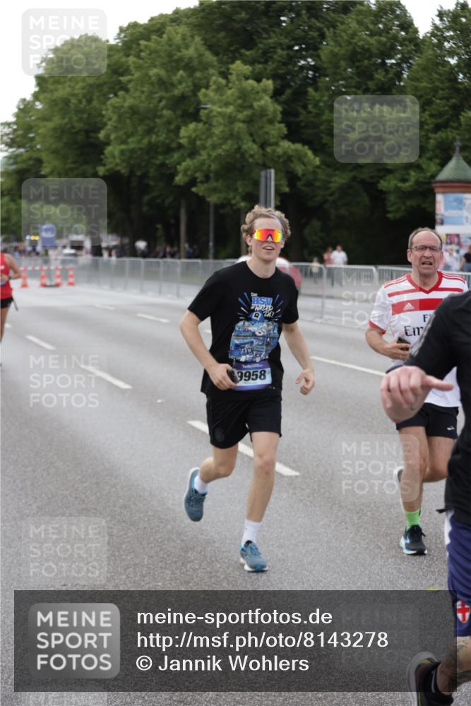 29.06.2025 - hella hamburg halbmarathon Jannik Wohlers http://msf.ph/oto/8143278 29.06.2025 10:08:14 Lombardsbrücke 1427, 3762, 6100, 6590, 9951, 9958, 10035, 10092, 11780, 11967, 12144, 14902, 14965, 16439 meine-sportfotos.de
