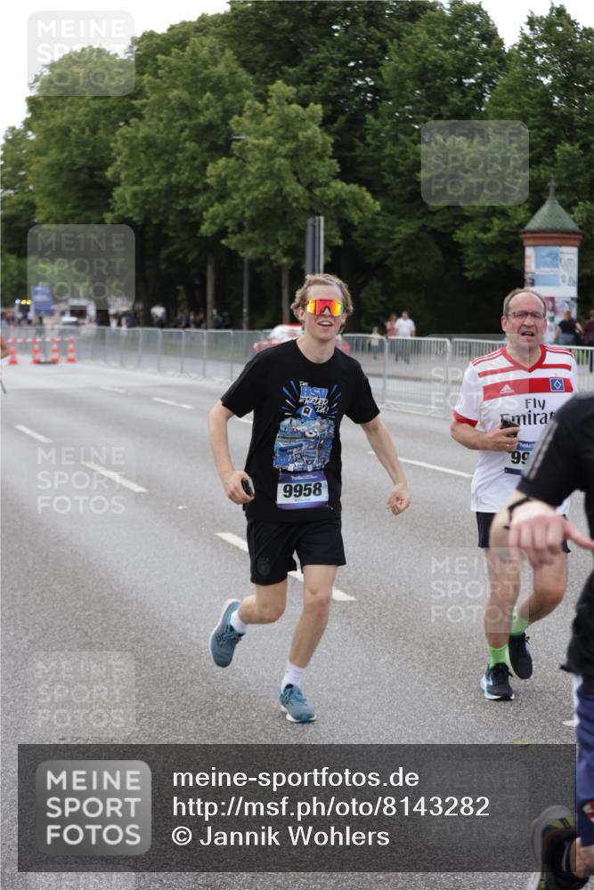 29.06.2025 - hella hamburg halbmarathon Jannik Wohlers http://msf.ph/oto/8143282 29.06.2025 10:08:14 Lombardsbrücke 1427, 3762, 6100, 6590, 9951, 9958, 10035, 10092, 11780, 11967, 12144, 14902, 14965, 16439 meine-sportfotos.de