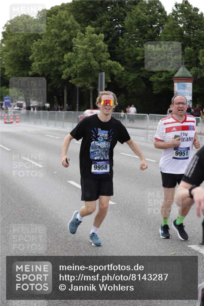 29.06.2025 - hella hamburg halbmarathon Jannik Wohlers http://msf.ph/oto/8143287 29.06.2025 10:08:14 Lombardsbrücke 1427, 3762, 6100, 6590, 9951, 9958, 10035, 10092, 11780, 11967, 12144, 14902, 14965, 16439 meine-sportfotos.de