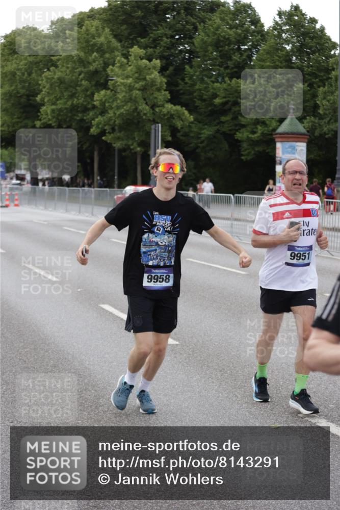 29.06.2025 - hella hamburg halbmarathon Jannik Wohlers http://msf.ph/oto/8143291 29.06.2025 10:08:14 Lombardsbrücke 1427, 3762, 6100, 6590, 9951, 9958, 10035, 10092, 11780, 11967, 12144, 14902, 14965, 16439 meine-sportfotos.de