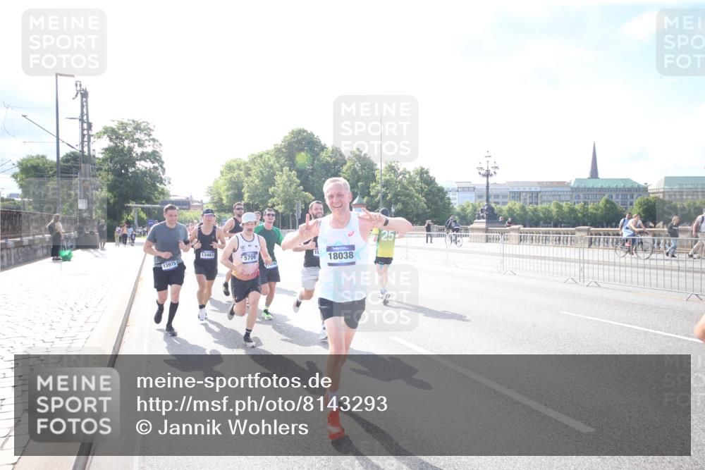 29.06.2025 - hella hamburg halbmarathon Jannik Wohlers http://msf.ph/oto/8143293 29.06.2025 09:48:05 Lombardsbrücke 1290, 1505, 1710, 2399, 3480, 5554, 5709, 7152, 7154, 7884, 9403, 10404, 10793, 10852, 12051, 12488, 12916, 13483, 13975, 14875, 15931, 15959, 17005, 17022, 17643, 17658, 18038, 18220, 18237, 18733, 18802, 19151 meine-sportfotos.de