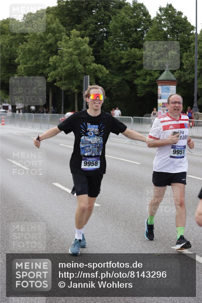 29.06.2025 - hella hamburg halbmarathon Jannik Wohlers http://msf.ph/oto/8143296 29.06.2025 10:08:14 Lombardsbrücke 1427, 3762, 6100, 6590, 9951, 9958, 10035, 10092, 11780, 11967, 12144, 14902, 14965, 16439 meine-sportfotos.de