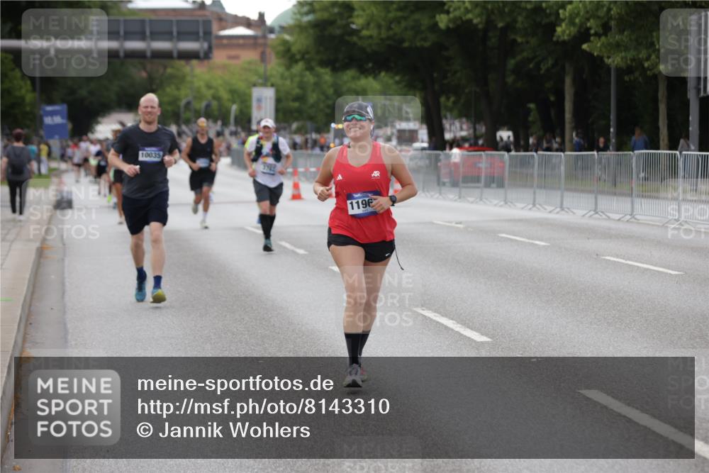 29.06.2025 - hella hamburg halbmarathon Jannik Wohlers http://msf.ph/oto/8143310 29.06.2025 10:08:16 Lombardsbrücke 1427, 3762, 6100, 6590, 9951, 9958, 10035, 10092, 11780, 11967, 12144, 13174, 14902, 14965 meine-sportfotos.de