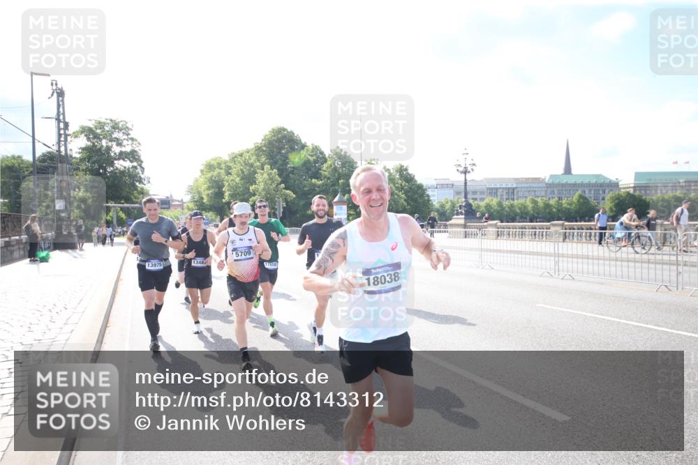 29.06.2025 - hella hamburg halbmarathon Jannik Wohlers http://msf.ph/oto/8143312 29.06.2025 09:48:05 Lombardsbrücke 1290, 1505, 1710, 2399, 3480, 5554, 5709, 7152, 7154, 7884, 9403, 10404, 10793, 10852, 12051, 12488, 12916, 13483, 13975, 14875, 15931, 15959, 17005, 17022, 17643, 17658, 18038, 18220, 18237, 18733, 18802, 19151 meine-sportfotos.de