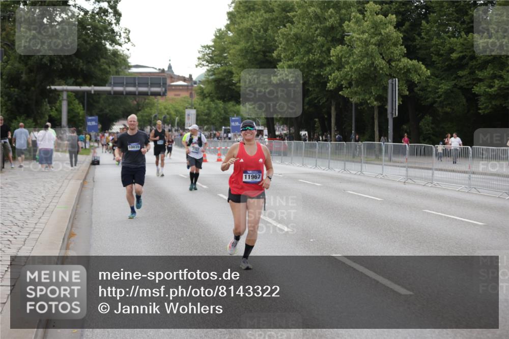 29.06.2025 - hella hamburg halbmarathon Jannik Wohlers http://msf.ph/oto/8143322 29.06.2025 10:08:17 Lombardsbrücke 1427, 3762, 6100, 6590, 9951, 9958, 10035, 10092, 11780, 11967, 12144, 13174, 14902, 14965 meine-sportfotos.de