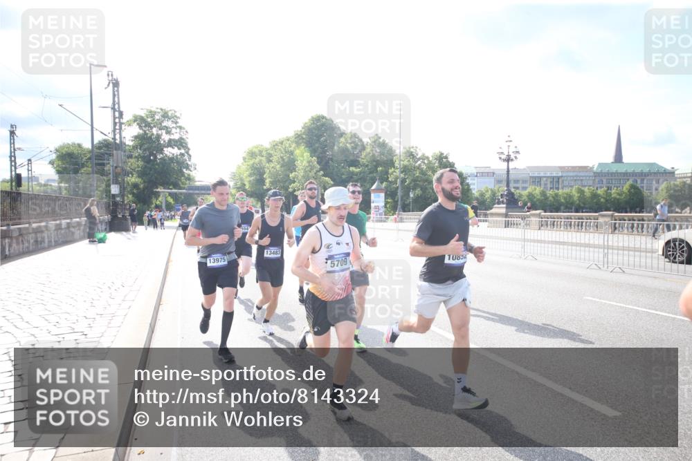 29.06.2025 - hella hamburg halbmarathon Jannik Wohlers http://msf.ph/oto/8143324 29.06.2025 09:48:06 Lombardsbrücke 1290, 1505, 1710, 2399, 3480, 4359, 5554, 5709, 7152, 7154, 7884, 9403, 10404, 10793, 10852, 12051, 12488, 12916, 13483, 13975, 15931, 15959, 17005, 17022, 17643, 17658, 18038, 18220, 18237, 18733, 18802, 19151 meine-sportfotos.de