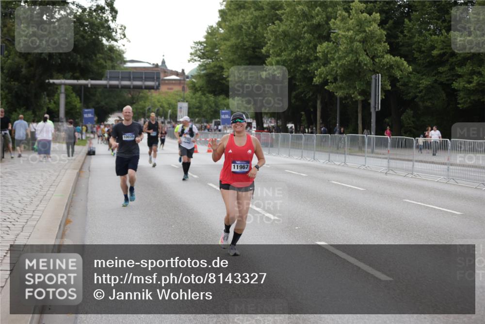 29.06.2025 - hella hamburg halbmarathon Jannik Wohlers http://msf.ph/oto/8143327 29.06.2025 10:08:17 Lombardsbrücke 1427, 3762, 6100, 6590, 9951, 9958, 10035, 10092, 11780, 11967, 12144, 13174, 14902, 14965 meine-sportfotos.de