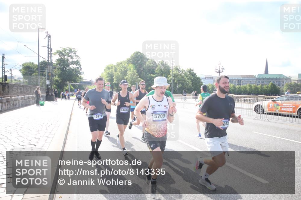 29.06.2025 - hella hamburg halbmarathon Jannik Wohlers http://msf.ph/oto/8143335 29.06.2025 09:48:06 Lombardsbrücke 1290, 1505, 1710, 2399, 3480, 4359, 5554, 5709, 7152, 7154, 7884, 9403, 10404, 10793, 10852, 12051, 12488, 12916, 13483, 13975, 15931, 15959, 17005, 17022, 17643, 17658, 18038, 18220, 18237, 18733, 18802, 19151 meine-sportfotos.de