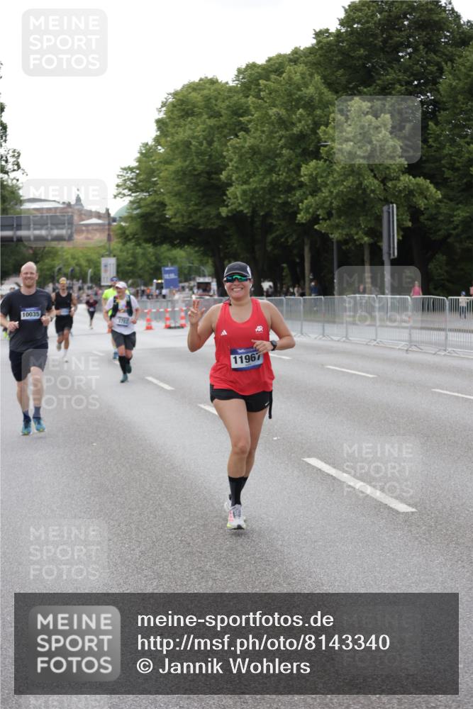 29.06.2025 - hella hamburg halbmarathon Jannik Wohlers http://msf.ph/oto/8143340 29.06.2025 10:08:17 Lombardsbrücke 1427, 3762, 6100, 6590, 9951, 9958, 10035, 10092, 11780, 11967, 12144, 13174, 14902, 14965 meine-sportfotos.de