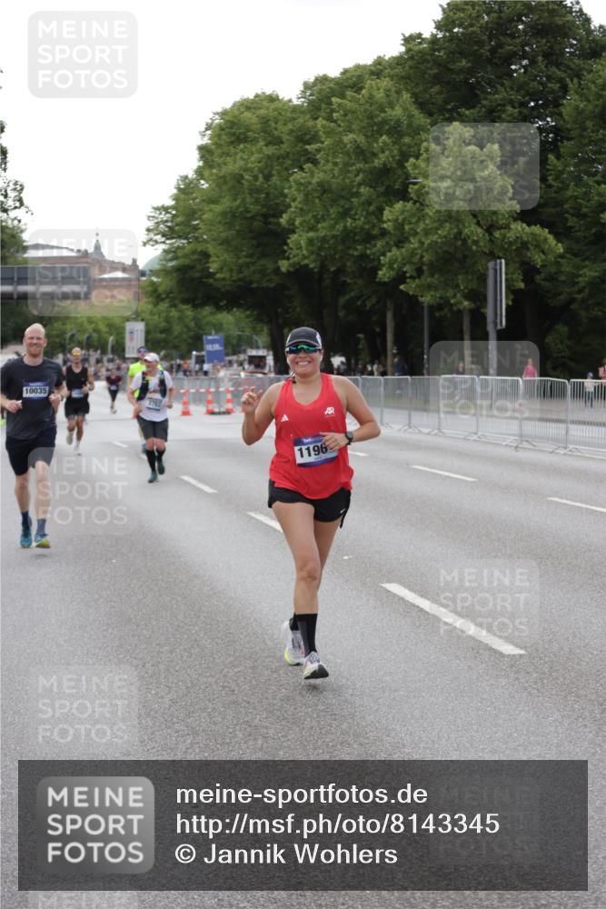 29.06.2025 - hella hamburg halbmarathon Jannik Wohlers http://msf.ph/oto/8143345 29.06.2025 10:08:18 Lombardsbrücke 1427, 3762, 5347, 6100, 9951, 9958, 10035, 10092, 11657, 11967, 12144, 13174, 15584 meine-sportfotos.de